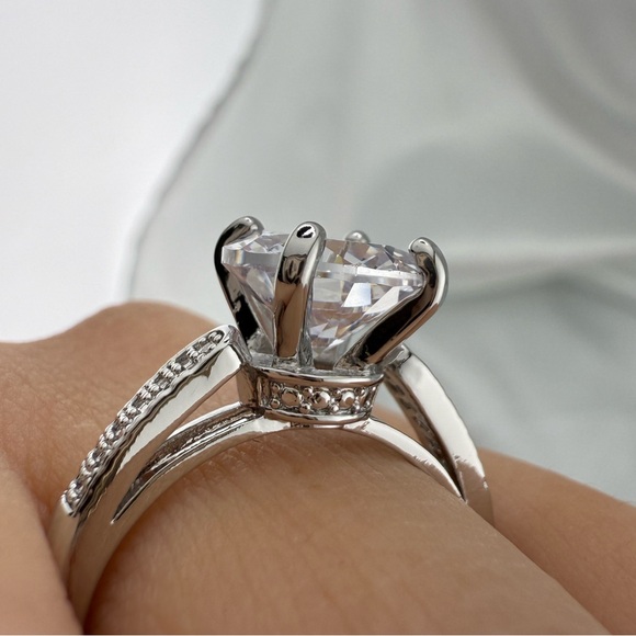 Silver Crystal Engagement-Style Ring – Sparkling Statement Jewelry - Picture 7 of 11